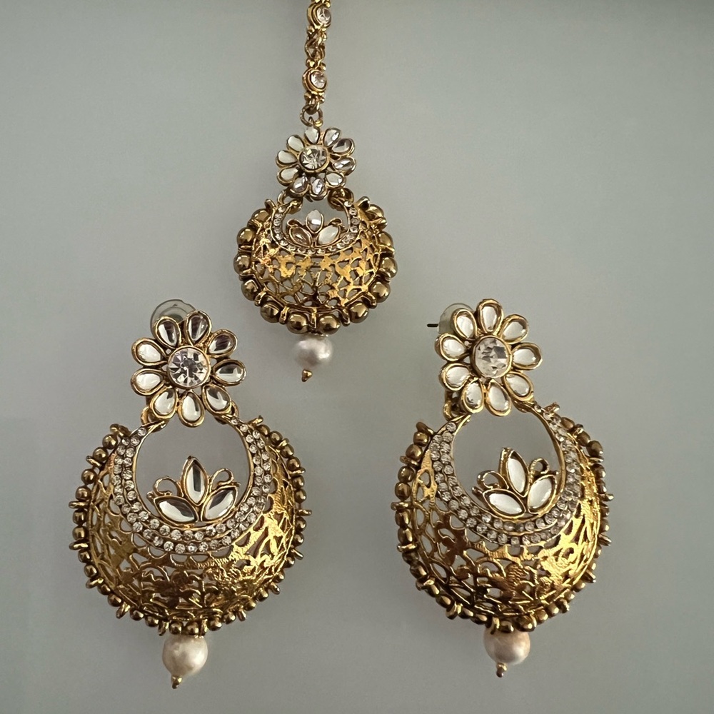 Beautiful Indian Kundan earrings with head piece!